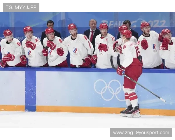 冰球比赛全队冲突，教练组也差点冲进去